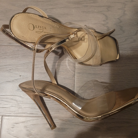 Shoes - Picture 2 of 6